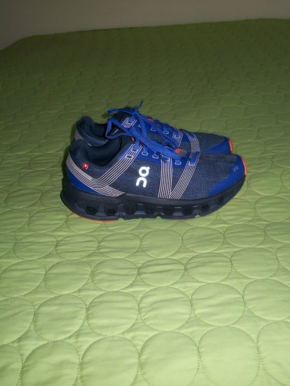 On Running Women's Cloudgo Sneakers Size 6.5